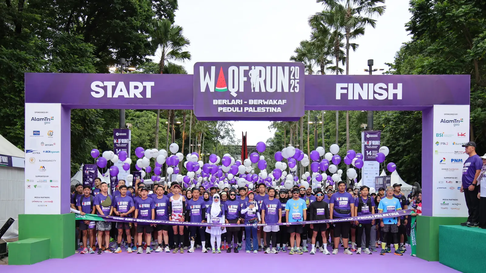 Peserta Waqf Run 2025 bersiap di gerbang start